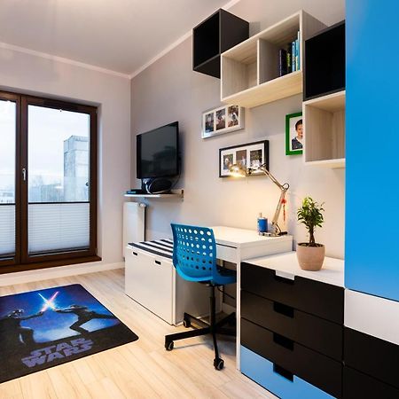 Elegant Business Accommodation With Parking - By Upstairs Краків Екстер'єр фото