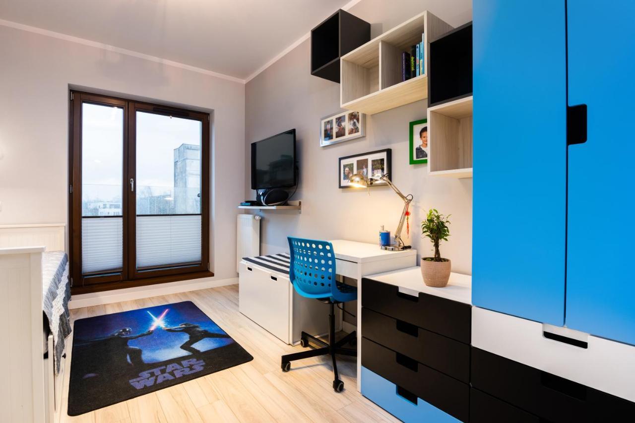 Elegant Business Accommodation With Parking - By Upstairs Краків Екстер'єр фото