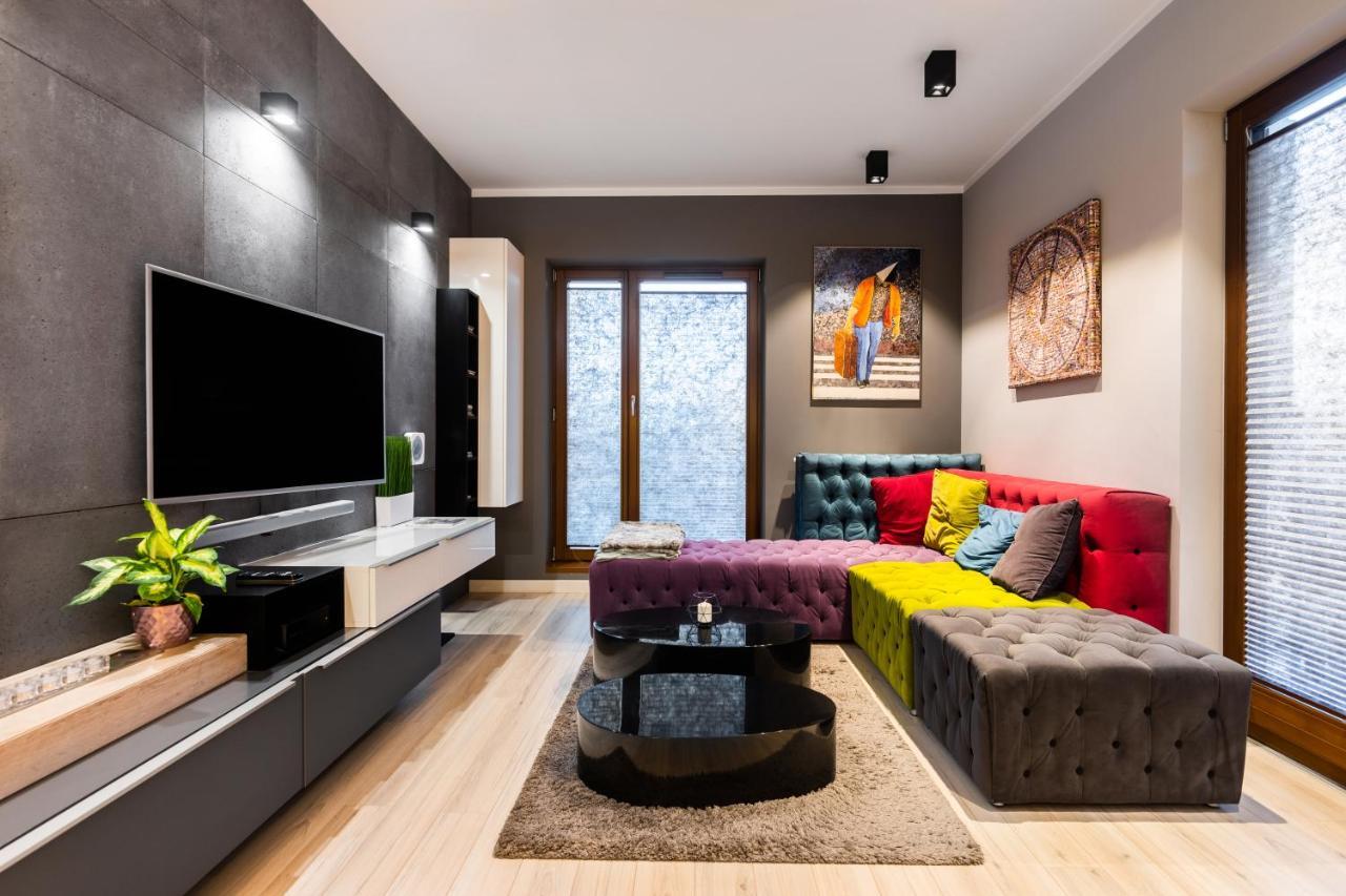 Elegant Business Accommodation With Parking - By Upstairs Краків Екстер'єр фото