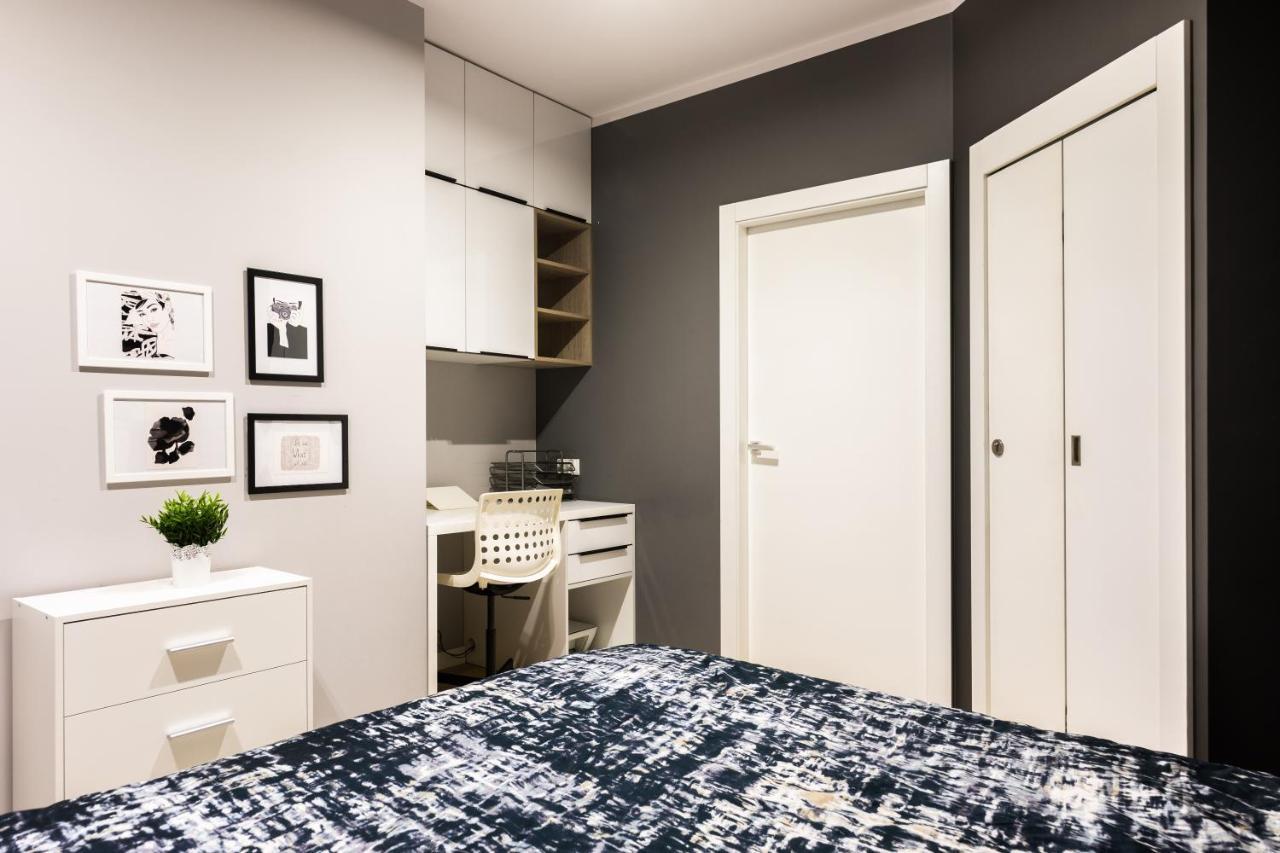 Elegant Business Accommodation With Parking - By Upstairs Краків Екстер'єр фото